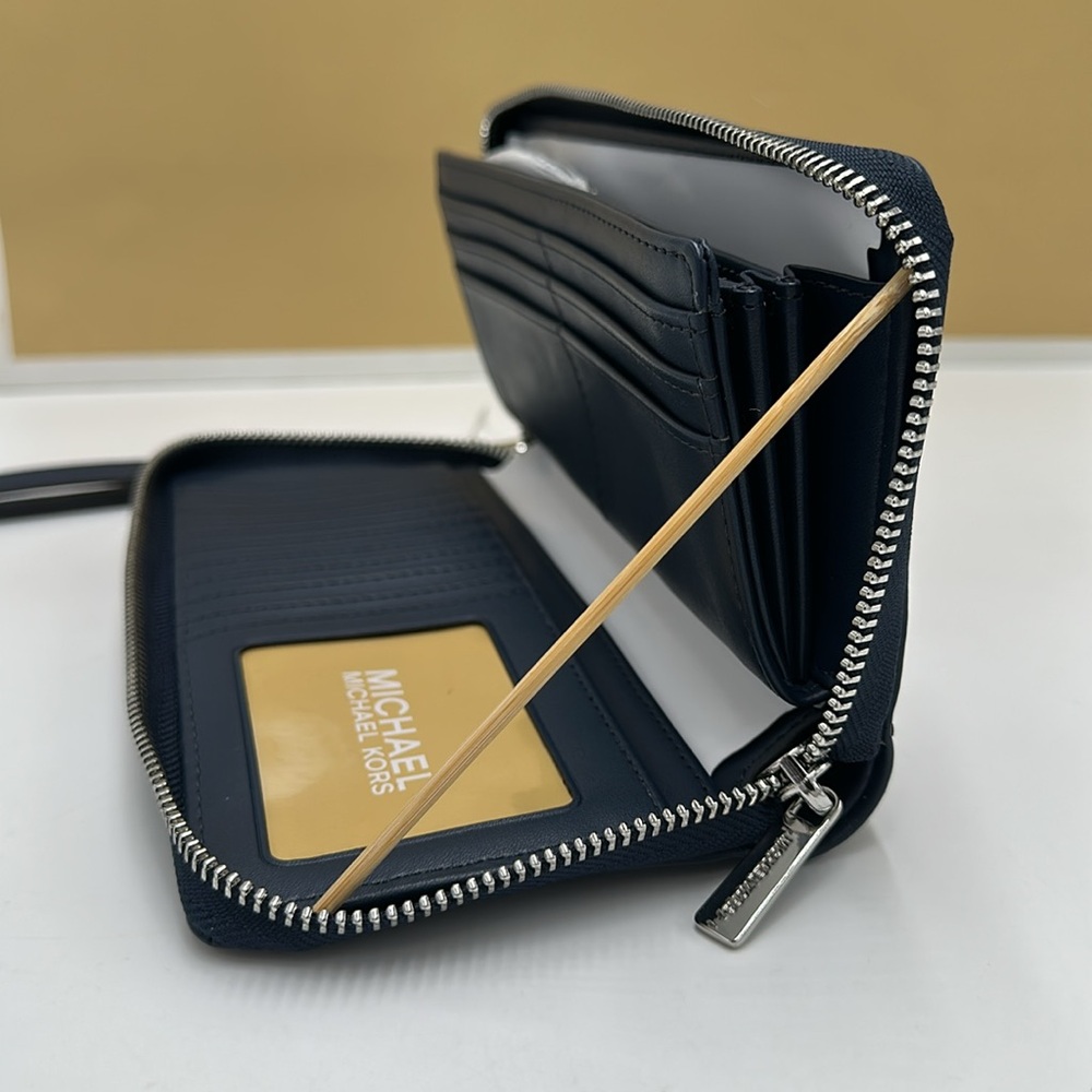 MICHAEL KORS Continental Wristlet Phone Case Wallet Navy
NWT - Picture 9 of 12